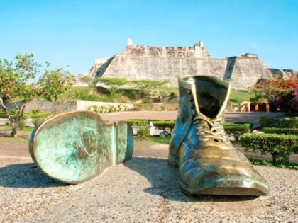 Zapatos Viejos Cartagena City Tour en Chiva