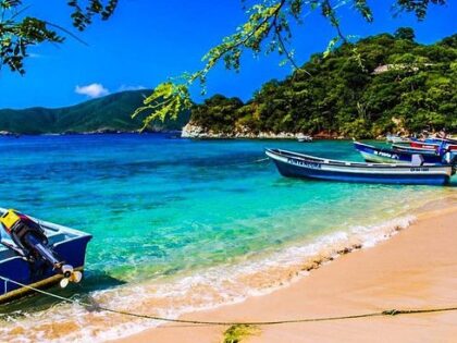 Tayrona Playa Cristal un lugar de relajación para poder disfrutar de un buen día de playa en Santa Marta