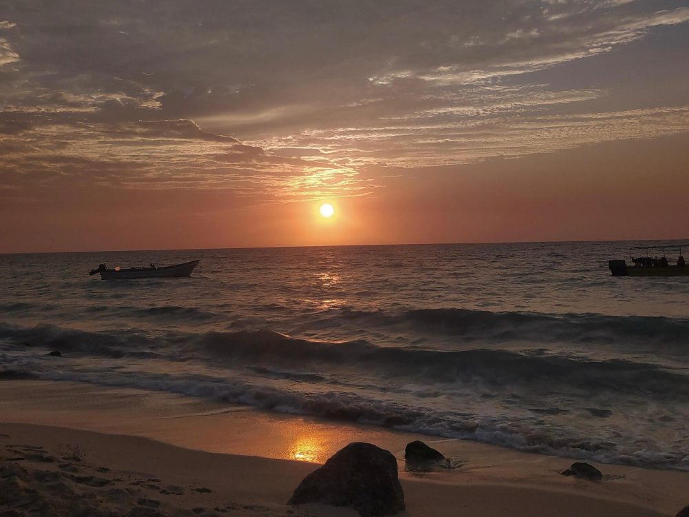 ATARDECER BARU